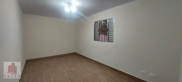 Alugo casa com 2 quartos no Belém