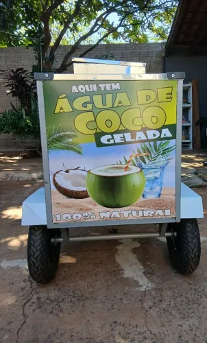 Carrinho de água de coco ou açaí