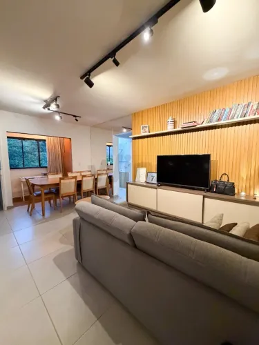 Apartamento 2 dormitórios, semi mobiliado em Criciúma