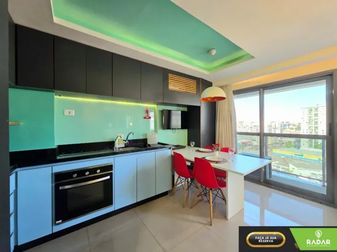 Apartamento bem mobiliado e com ar condicionado para locação.