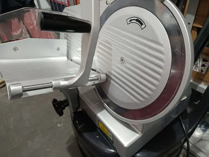 Máquina de cortar frios