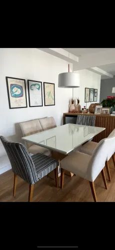 Conjunto de mesa de laca e 6 cadeiras