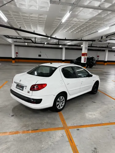 Peugeot 207 Sedan Passion XR 1.4 Flex 8V 4P 2010