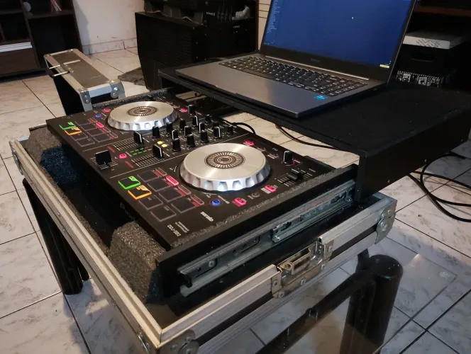 Controladora Pioneer DDJ-SB2 (acompanha case)