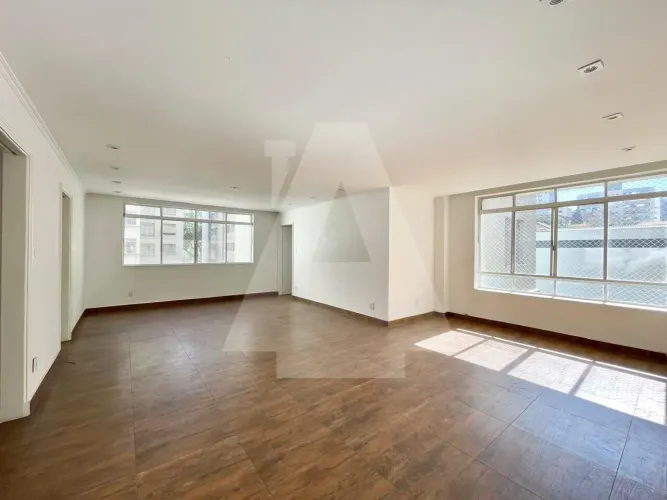 Apartamento em Edifício recuado e charmoso em Santa Cecilia