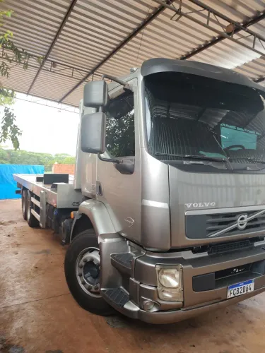Caminhão prancha volvo VM 270 Euro 5