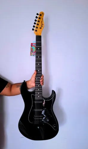Guitarra Tagima TG-520 (modelo strato) com humbucker + Cubo BORNE Strike G30 15w Bivolt