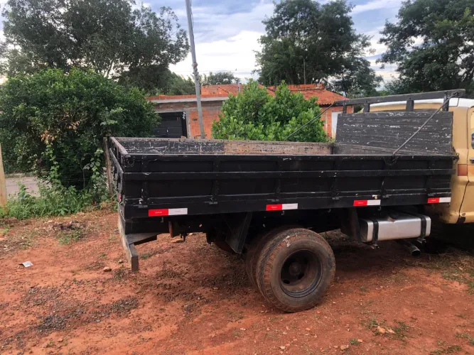 Vendo carroceria para caminhonete 