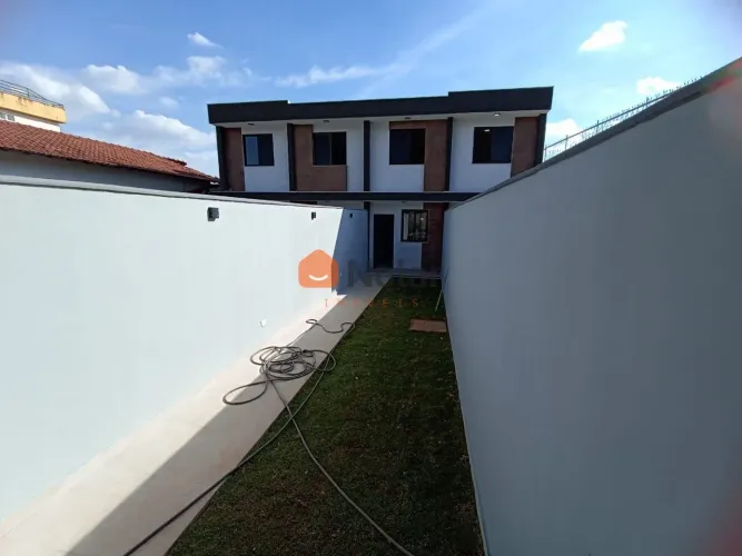Casa Geminada de 2 quartos á venda no bairro Copacabana em Belo Horizonte MG