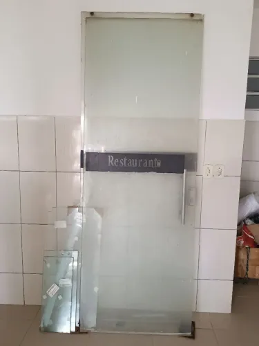 2 portas de vidro