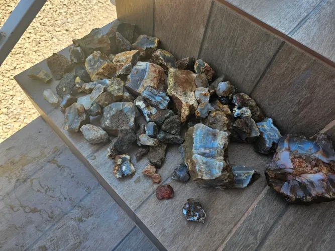 Lote de Ágatas e Calcedônias Brutas