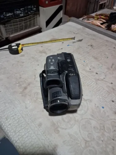 Filamadora Panasonic sem acessórios bateria esta sem carga .nao consigo testar