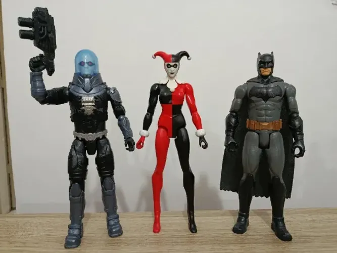 Bonecos DC - Batman, Arlequina e Mr. Freeze