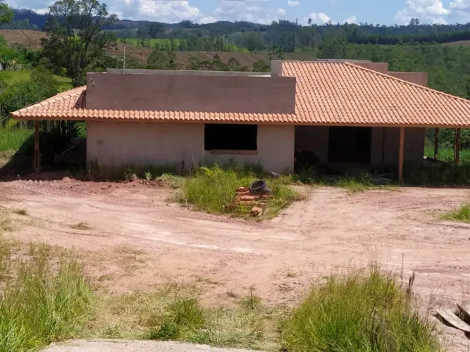 Imóvel para venda possui 3250 metros quadrados com 4 quartos em São Germano - Paraibuna -