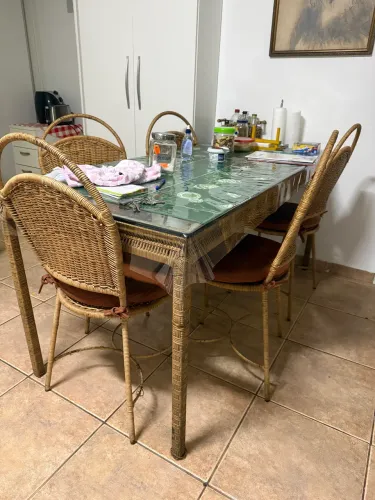 mesa e cadeiras