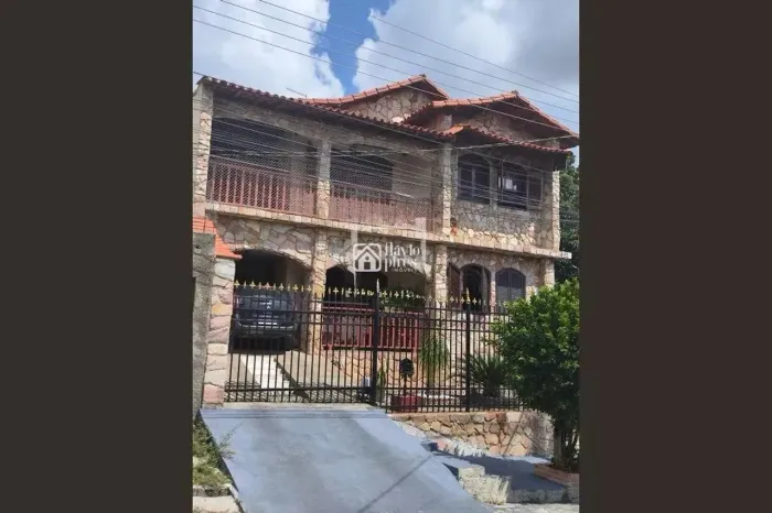 CASA 07 quartos, 02 vagas com piscina bairro Alvorada