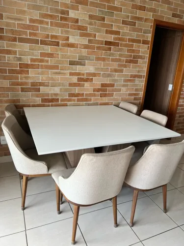 Mesa quadrada 1.40 x 1.40 com 6 cadeiras  