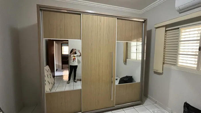 Guarda roupa extremamente conservado e bonito