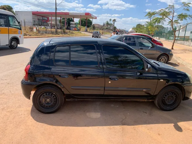 Renault Clio Hi-flex 1.0 16V 5P 2011