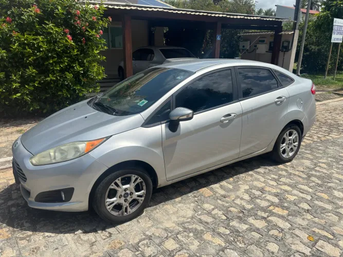 Ford Fiesta Sedan 1.6 16V Flex Aut. 2015