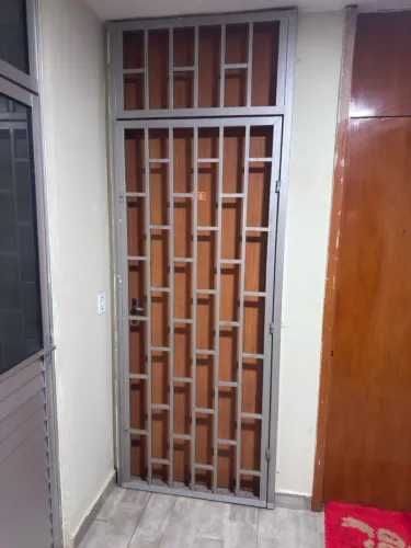 Grade para porta de apartamento