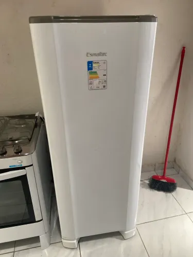 PRA RETIRAR HJ - Vendo geladeira esmaltec - aceito propostas