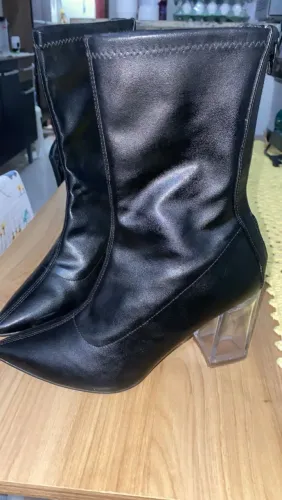 Vendo bota feminina usada apenas uma vez.