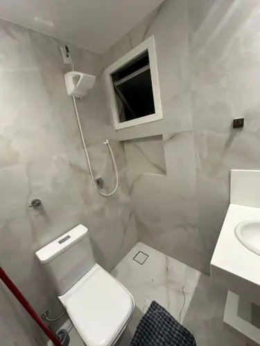 Alugo quarto 900 reais