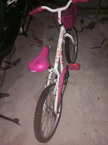 Bicicleta infantil de menina