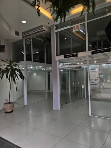 Lojas de galeria para locação no centro de Bacaxá