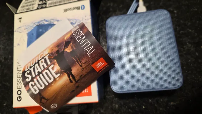 Caixa Som JBL Go Essential Azul Nova