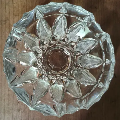 Cinzeiro decorativo em vidro trabalhado