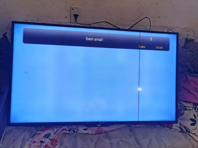 Tv 48 polegadas só tá com uma linha na tela e só pega com o conversor digital