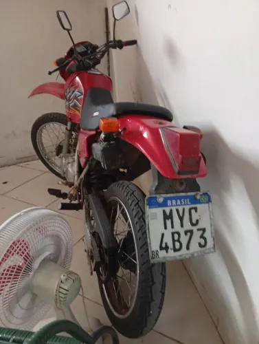 XLR 125 VERMELHA EM DIAS
