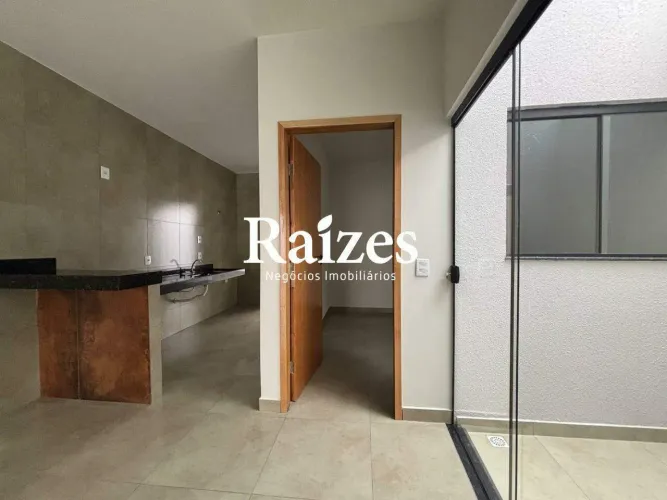 Casa 2 Quartos sendo 1 Suíte no Mansour com 65m², porcelanato, 2 vagas em Uberlândia