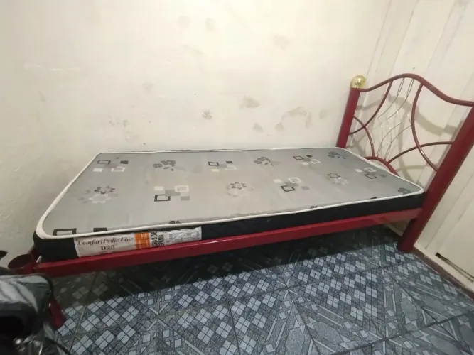 Cama solteiro usada e colchão