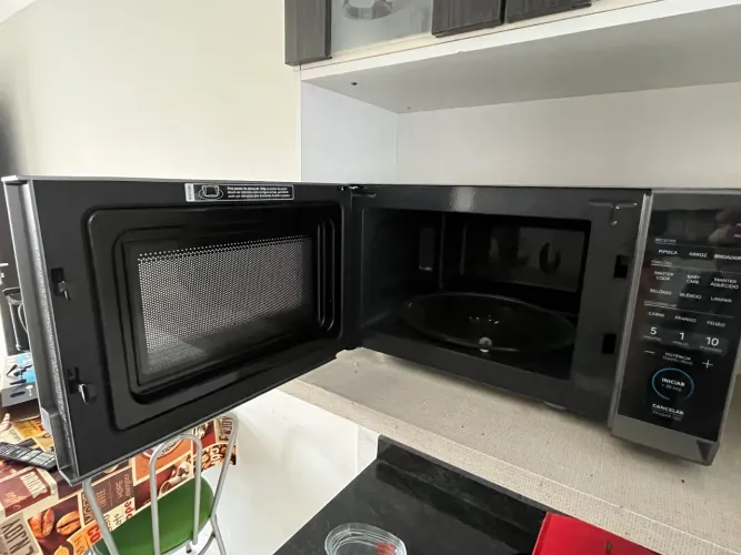 Micro ondas Midea 22 L 1 mês de uso na garantia nota fiscal 