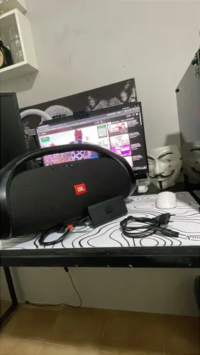 JBL BOMBOX