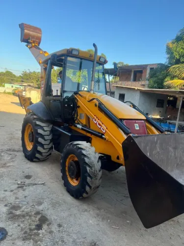 LOCAÇÃO DE RETROESCAVADEIRA JCB 3C - 2014 