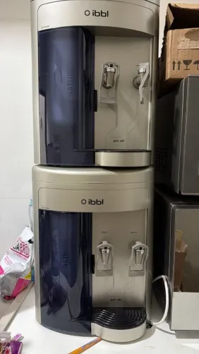 Vendo Bebedouro de água valor 700.00 tratar com Léo *