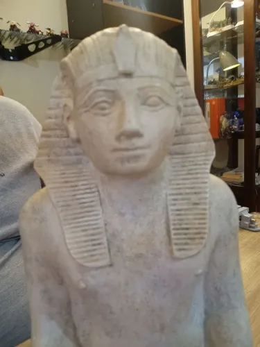 Raríssima estatueta em calcário faraó Tutmes III