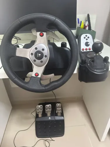 Volante Logitech G25 usado para PC/Playstation