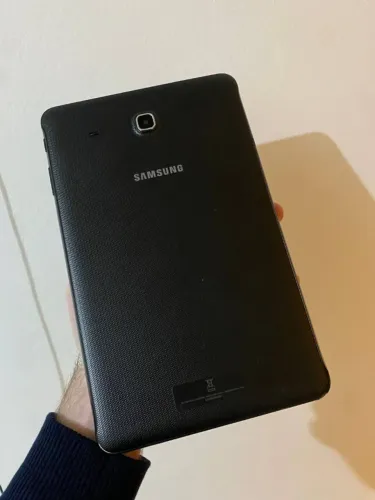 Tablet Samsung Galaxy Tab e 9.6 polegadas Modelo SM-T560