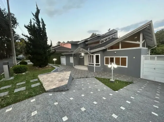 Casa de condomínio para venda tem 208 metros quadrados com 3 quartos
