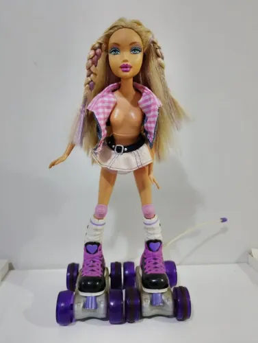 Boneca Barbie patinadora