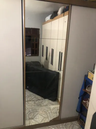 Venda de um guarda roupa de casa