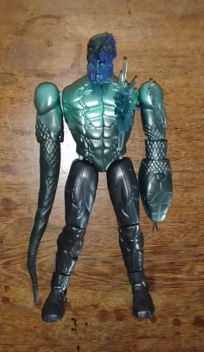 Boneco Max Steel Antigo Vilão Extroyer Serpente Mattel (2010) - Raro e Conservado.