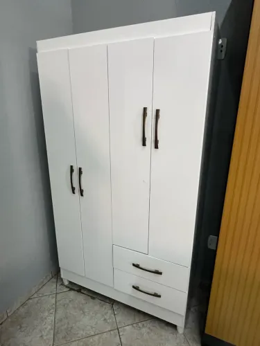 Guarda roupas de solteiro