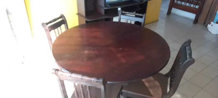 Vendo mesa de madeira maçisa