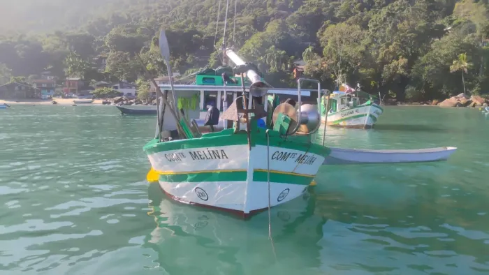Barco de pesca em UBATUBA
